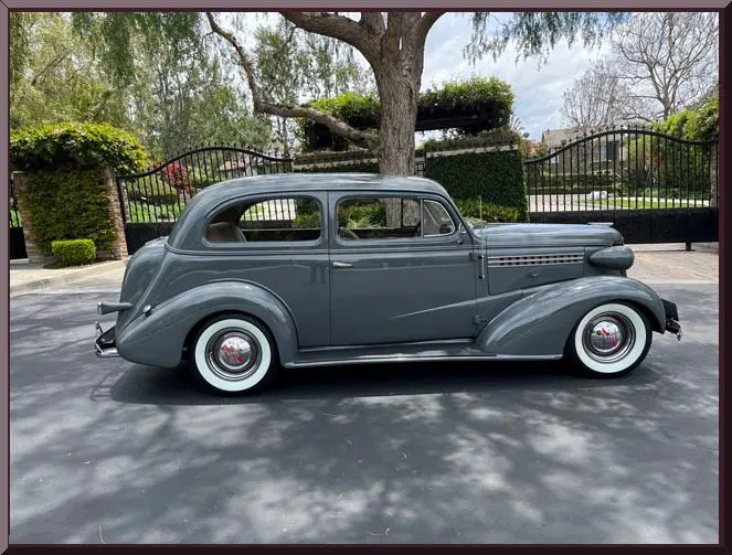 Retro vehicle with whitewall tires