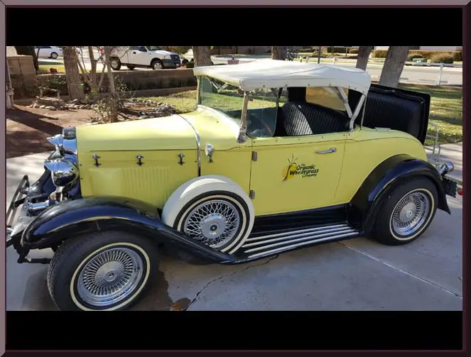 Antique car with spoked wheels