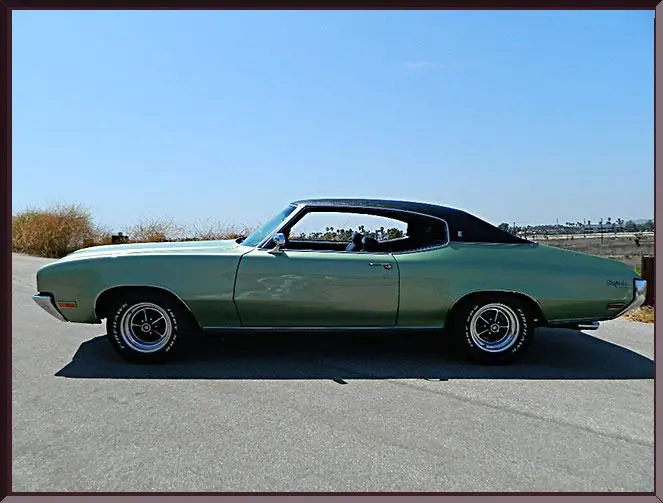 Green vintage muscle car side profile