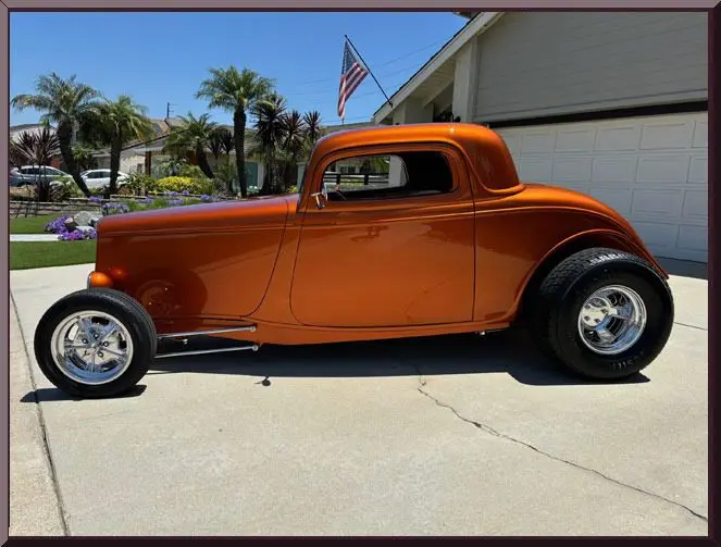 Vintage car with shiny wheels