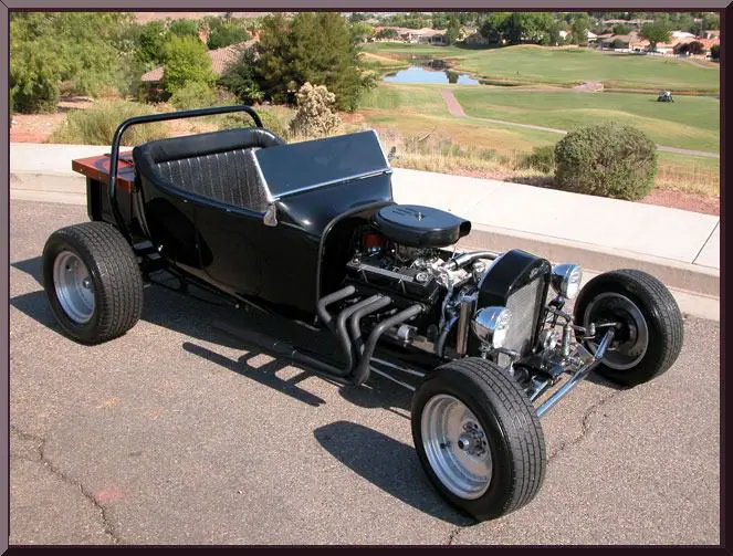 Retro hot rod with exposed engine